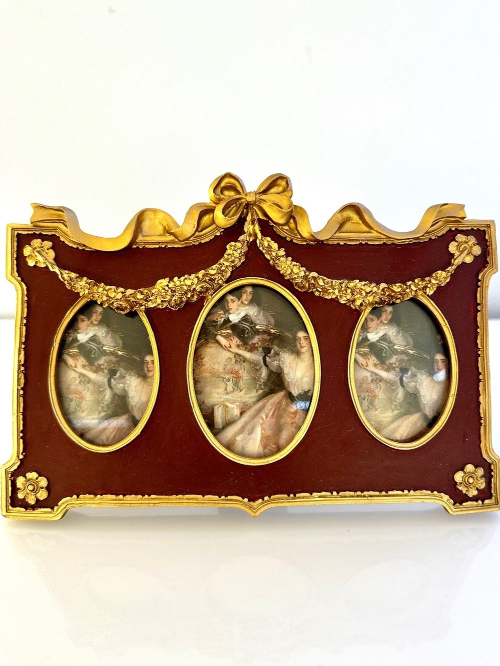 Vintage-Style Gold Trim Burgundy Triple Oval Frame
